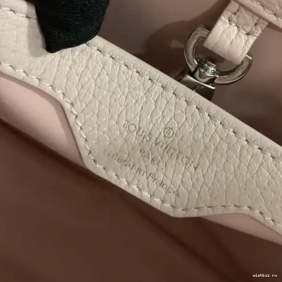 WIS CAPUCINES VUITTON LOUIS BB 0515